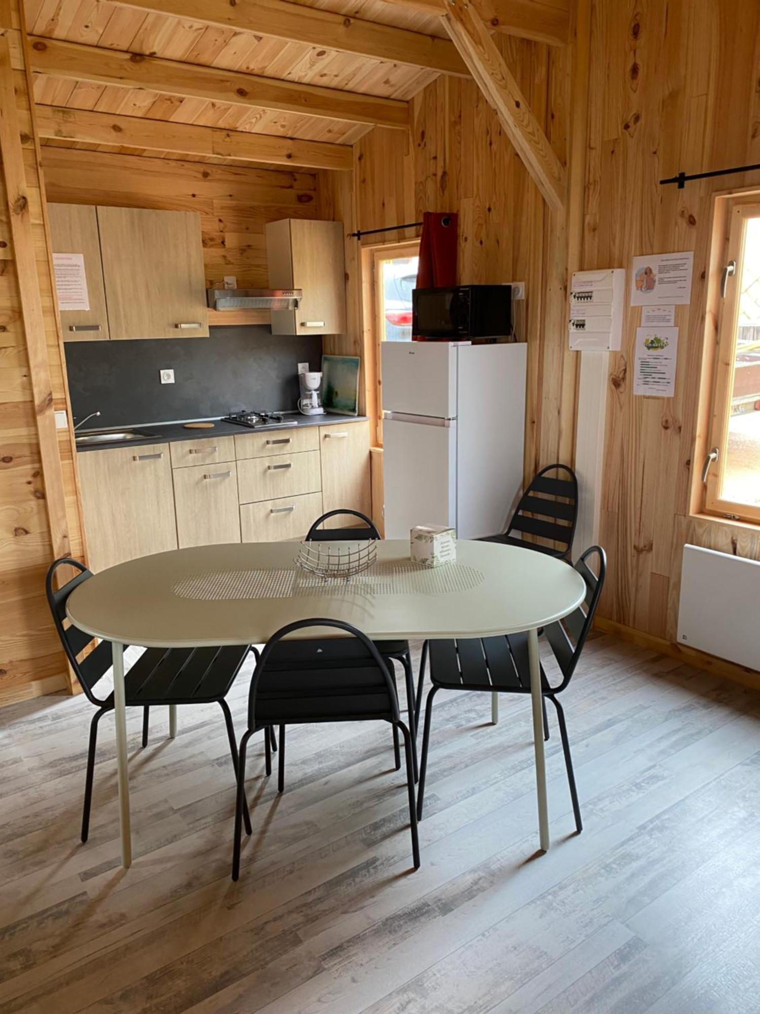 Camping Le Montbartoux Vollore-Ville Bagian luar foto
