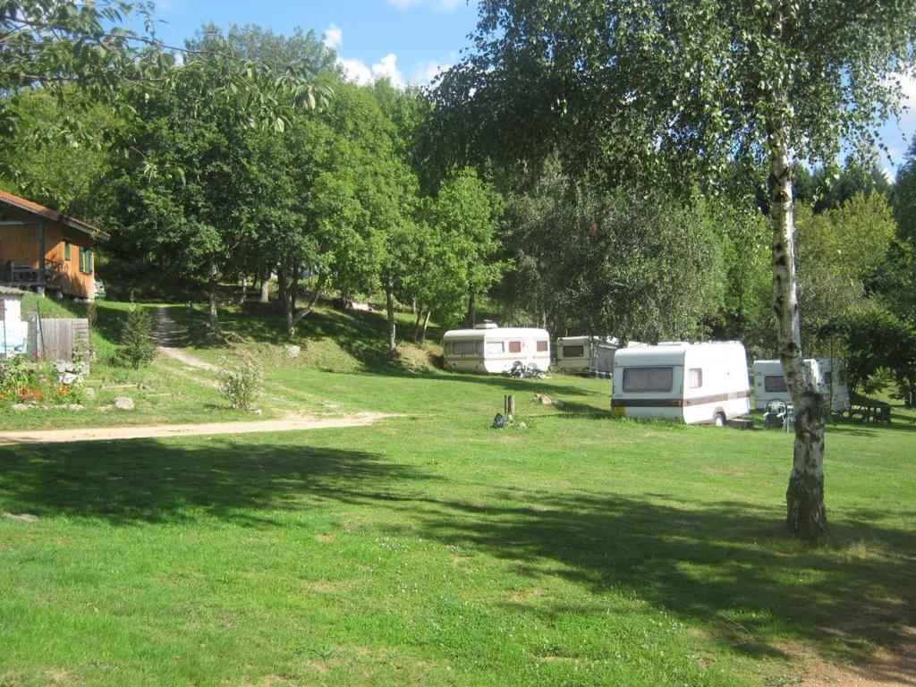 Camping Le Montbartoux Vollore-Ville Bagian luar foto